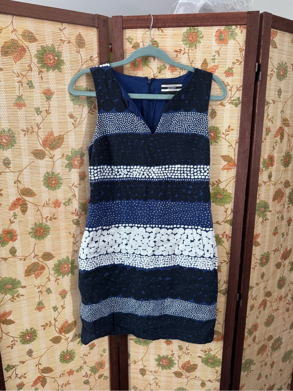 Banana Republic Navy & White Sleeveless V-Neck Striped Shift Dress